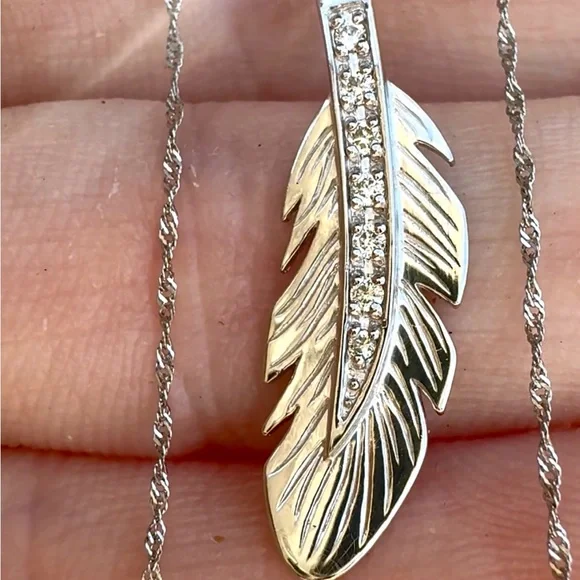 Solid platinum genuine diamond leaf/feather necklace high end- - emergency sale - Picture 11 of 13